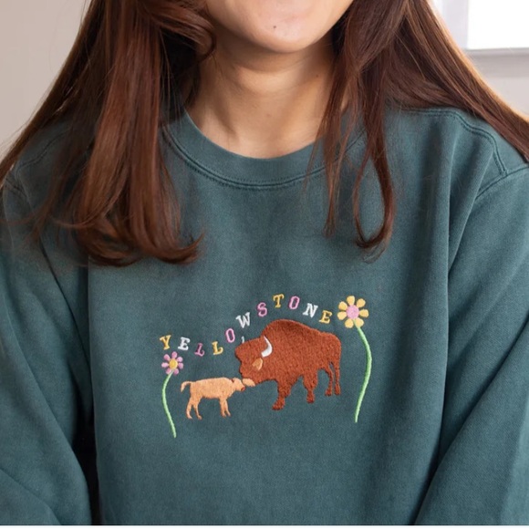 Madi Stitches - Yellowstone National Park Mountain Goat Embroidered Crew - Sz M - Picture 3 of 7